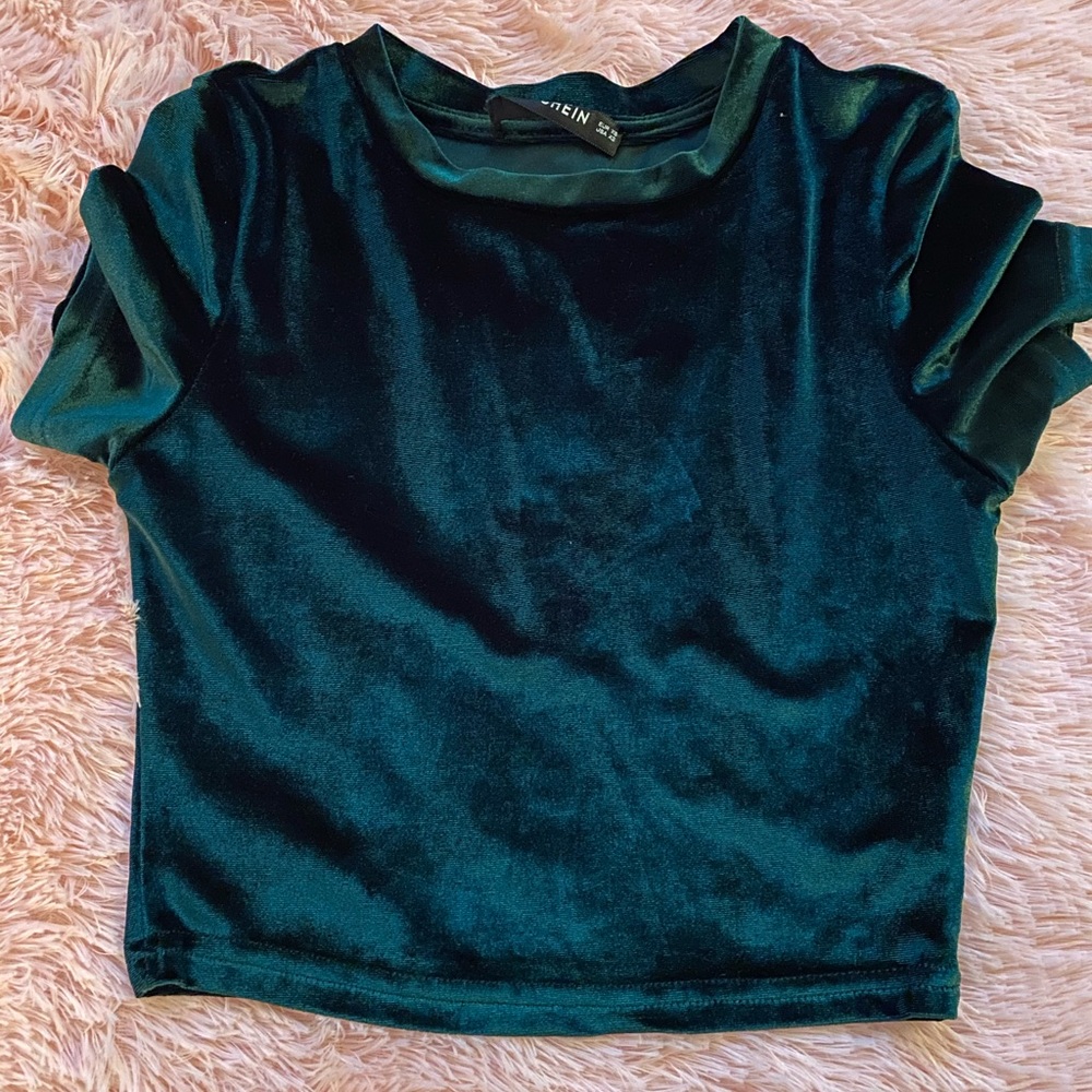 xs cropped shirt